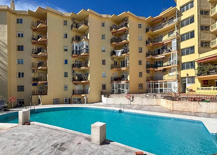 2 Bedroom In * פואנגירולה